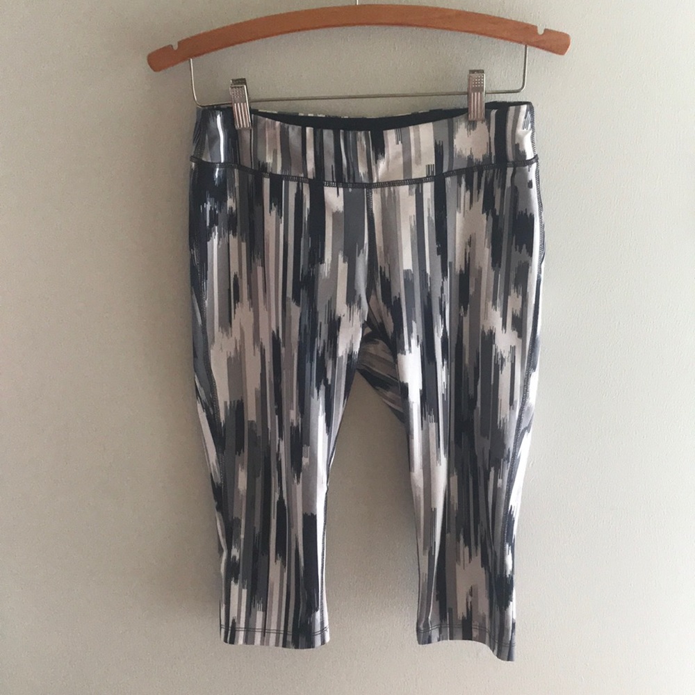 Jillian Michaels yoga cropped pants